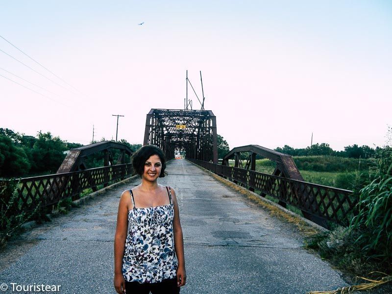 Yo delante de un puente en Clinton a Bristow Oklahoma