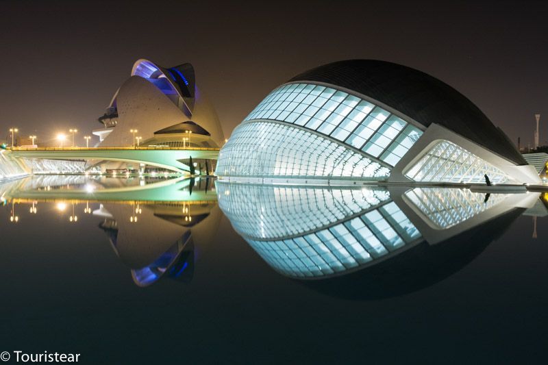 Valencia la ciudad de las artes de noche