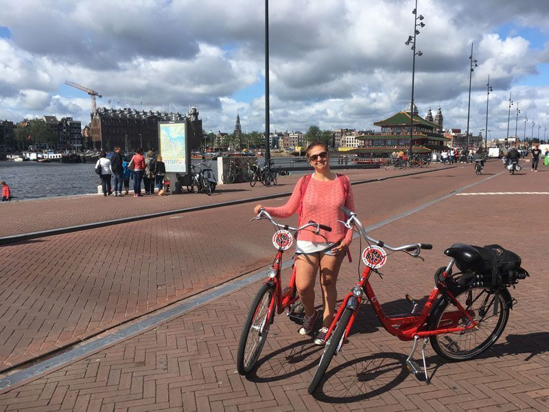 Vero en bicicleta en Amsterdam