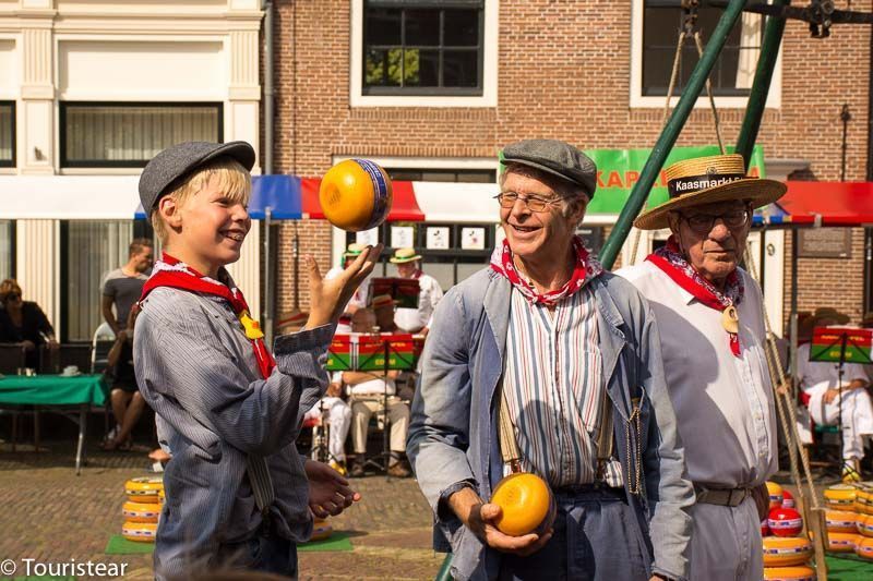 los protagonistas del mercado del queso en Edam