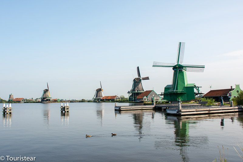 Zaanse Schans, hermoso pueblo de molinos de Holanda. Touristear