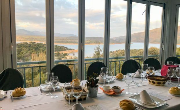 restaurante picachuelo sierra norte madrid, vistas al embalse del atazar desde la ventana del restaurante