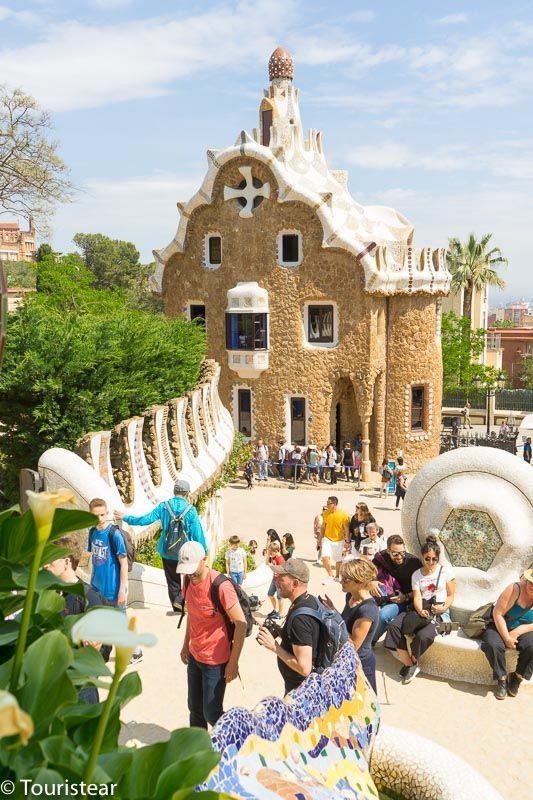 Visit the Park Guell of Barcelona, how to move around Barcelona