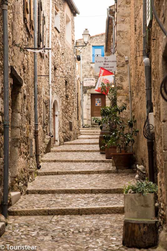 alleyway of st Agnes, road trip south of France 