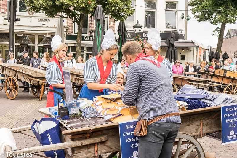 mercado del queso Alkmaar, ruta del queso holandes