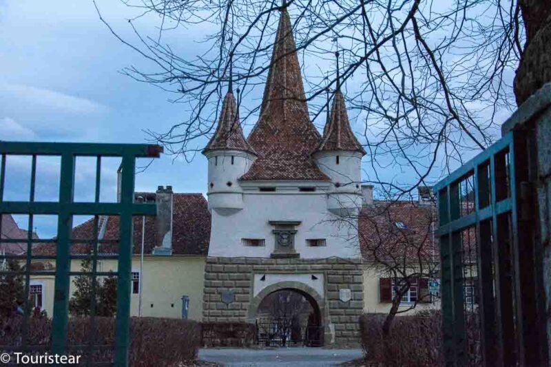 Puerta de catalina del siglo XIX-XX en Brasov