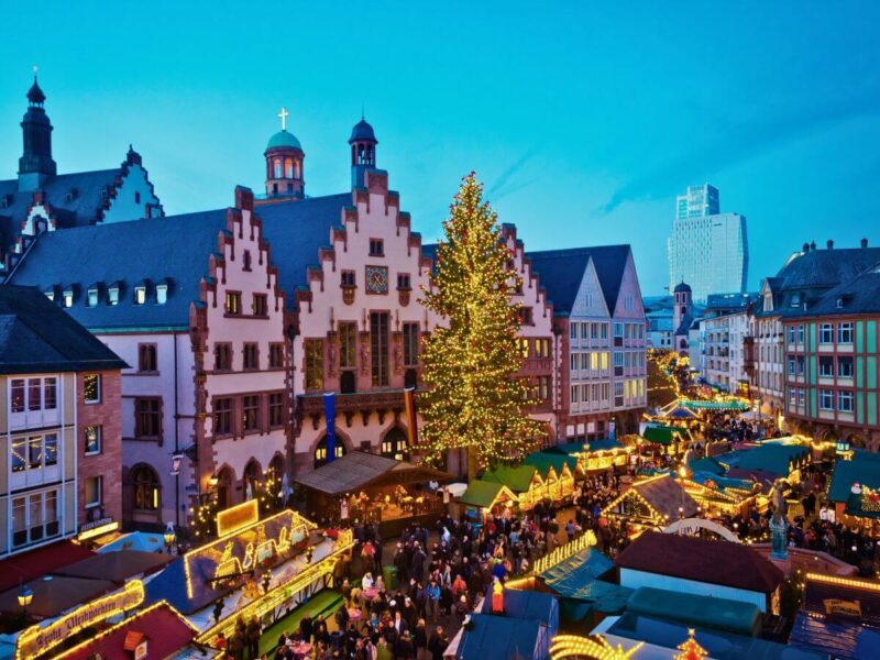 Mercadillo de Navidad de Frankfurt por la noche