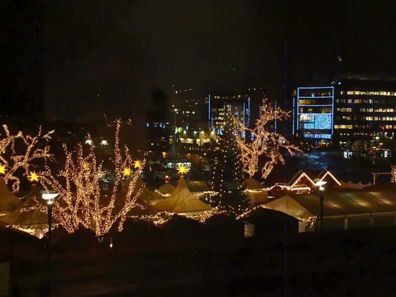 Luces navideñas en Oslo por la noche