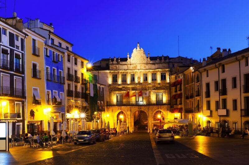 Ayuntamiento de Cuenca por la noche