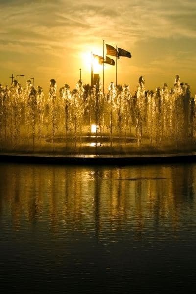 fountain at sunset in Kansas City