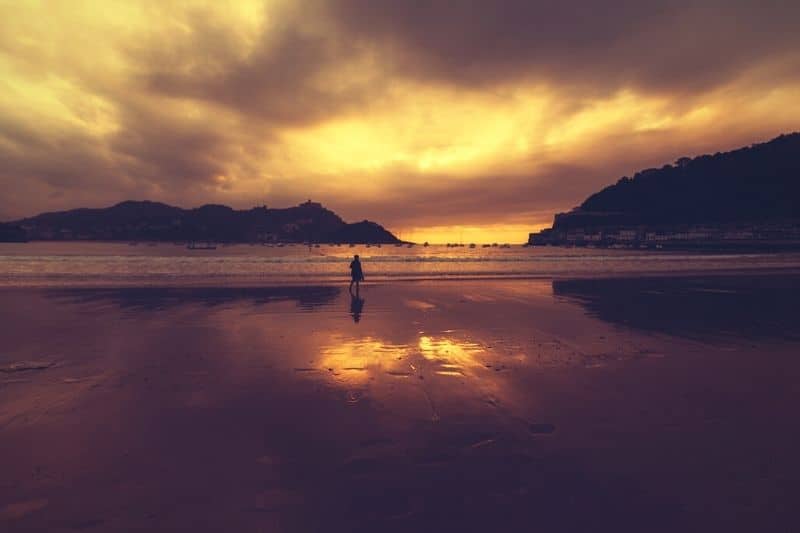 playa de la concha al atardecer