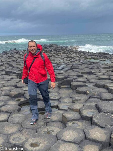 Fer on the Giants Causeway