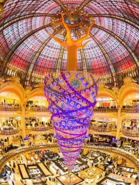 Arbol de navidad en la cúpula de las galerias Lafayette