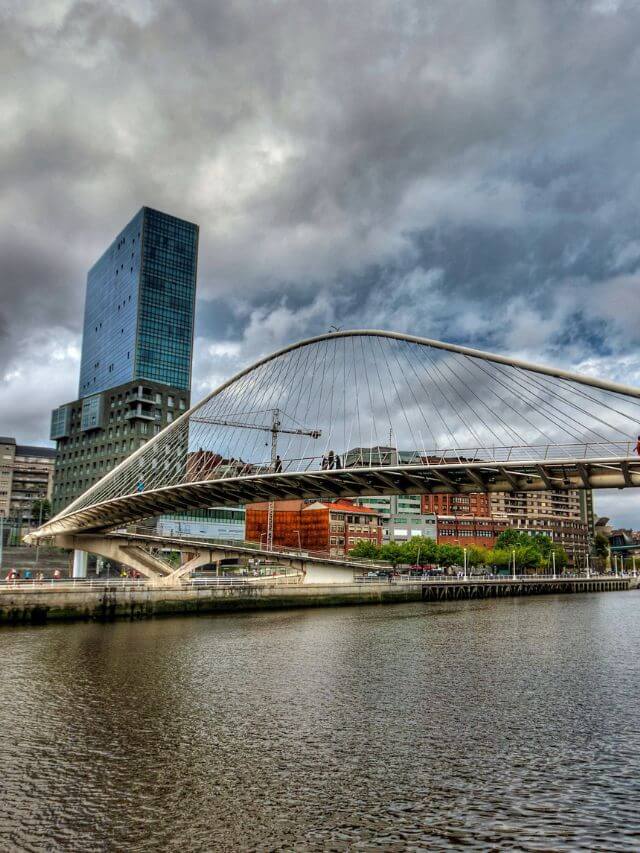 Best Things To Do In Bilbao In 1 Or 2 Days Itinerary 2024   Puente Zubizuri Bilbao 