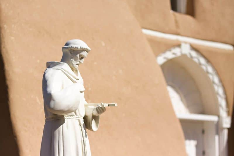 estatua san Francisco de Asis en Taos Pueblo