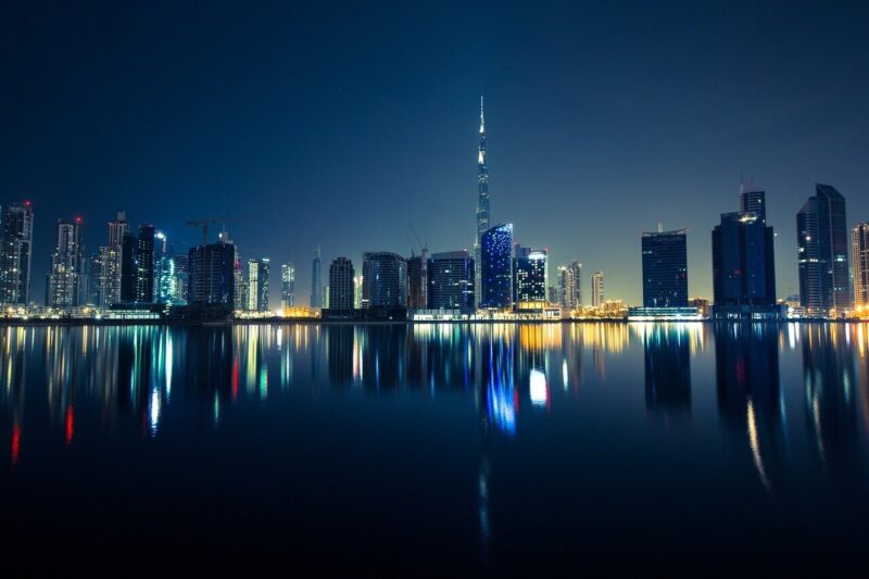 skyline Dubai de noche