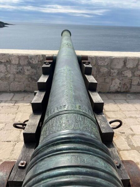 Cañón en el fuerte de Dubrovnik