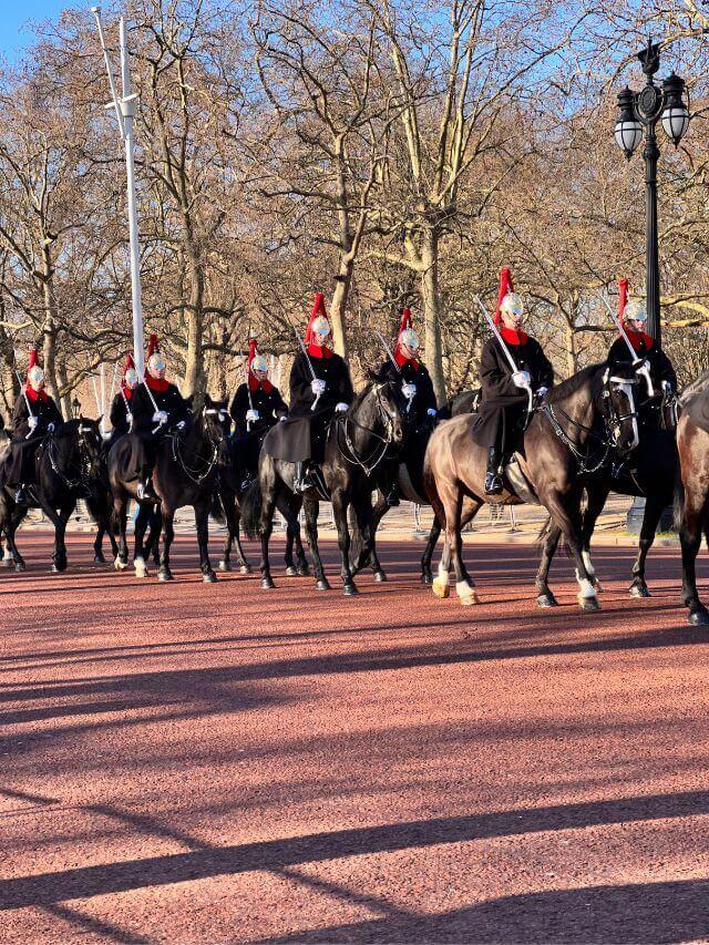 changing-guard-london