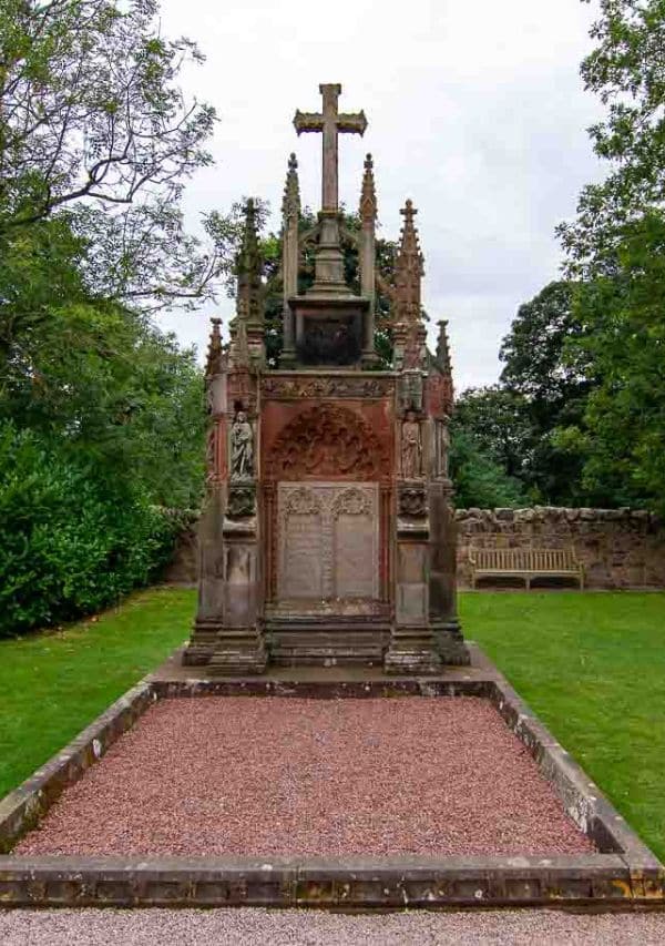 Rosslyn Chapel Scotland: Things to Do and See