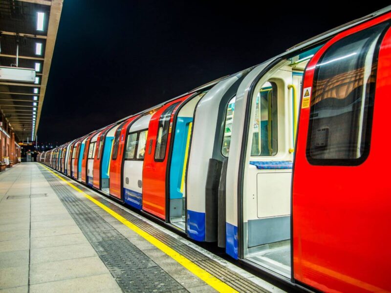 Metro de Londres en el que puede viajar con una tarjeta Oyster Card