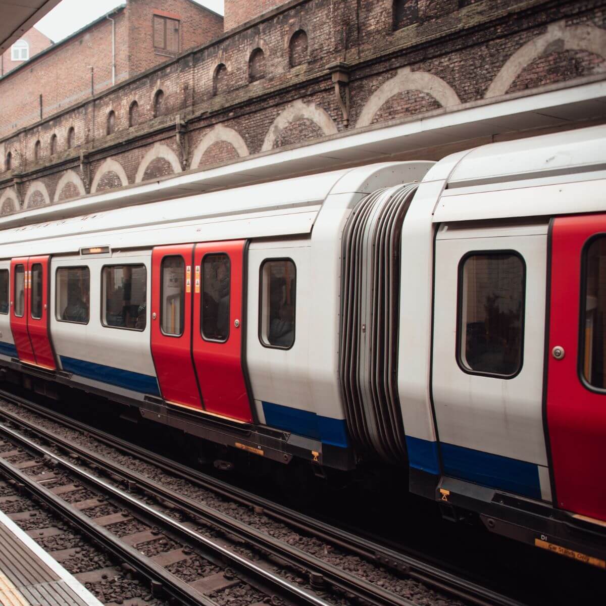 How to Use Oyster Card in London A Quick Guide 2024