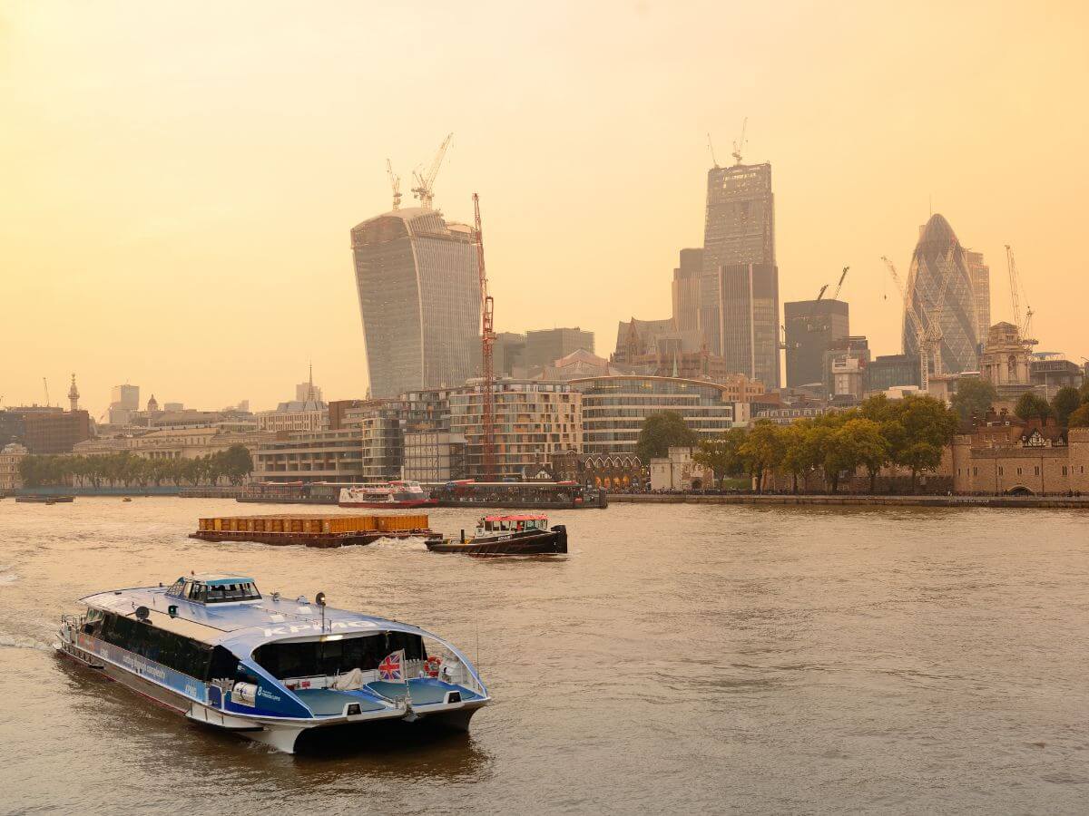 How to Use Oyster Card in London A Quick Guide 2023