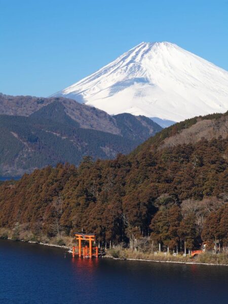 Vista del Monte Fuji desde lago Ashi en Hakone