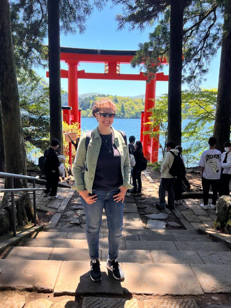 hakone-shrine-torii-vero