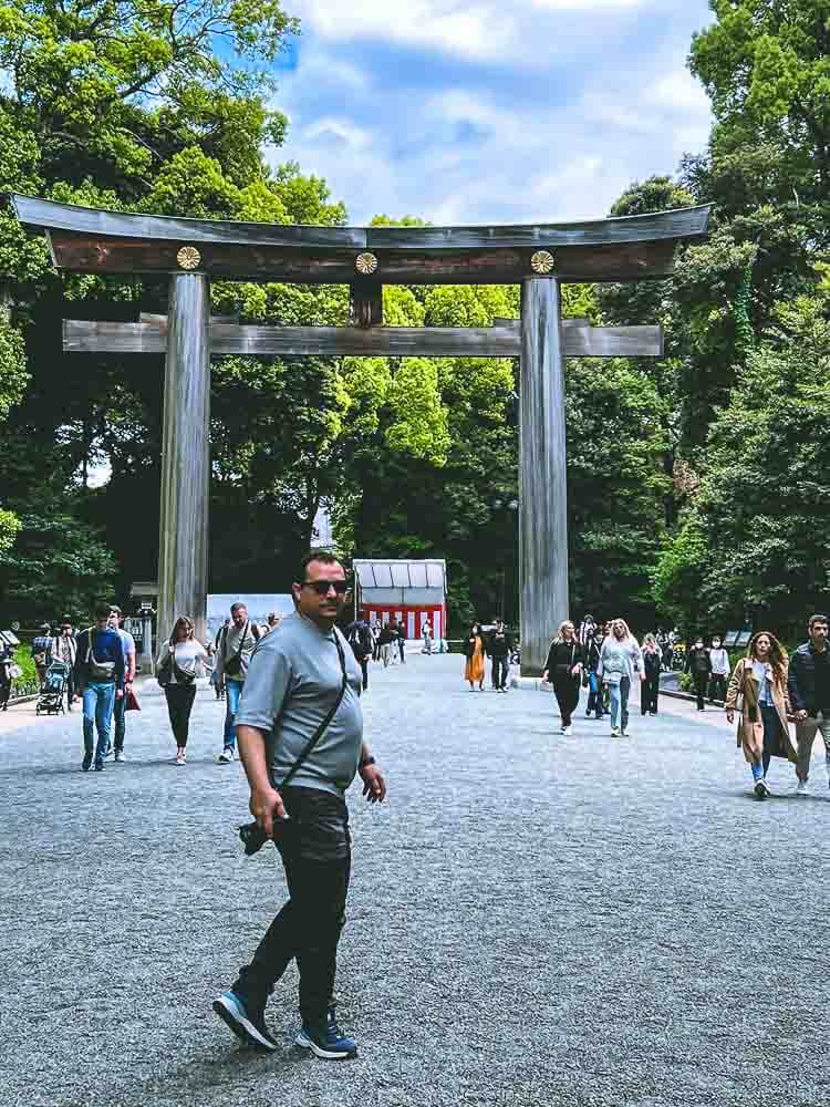 Fer entrando en el Santuario de Meiji en Tokio