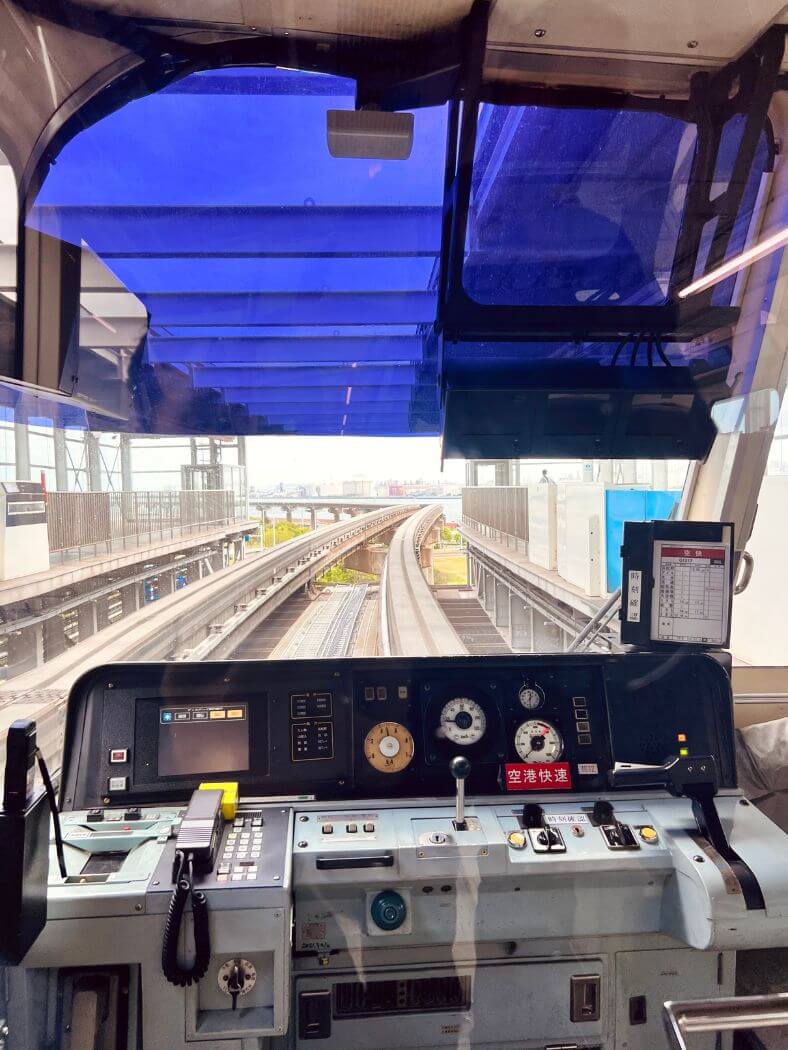 Cabina del monorail de Tokio