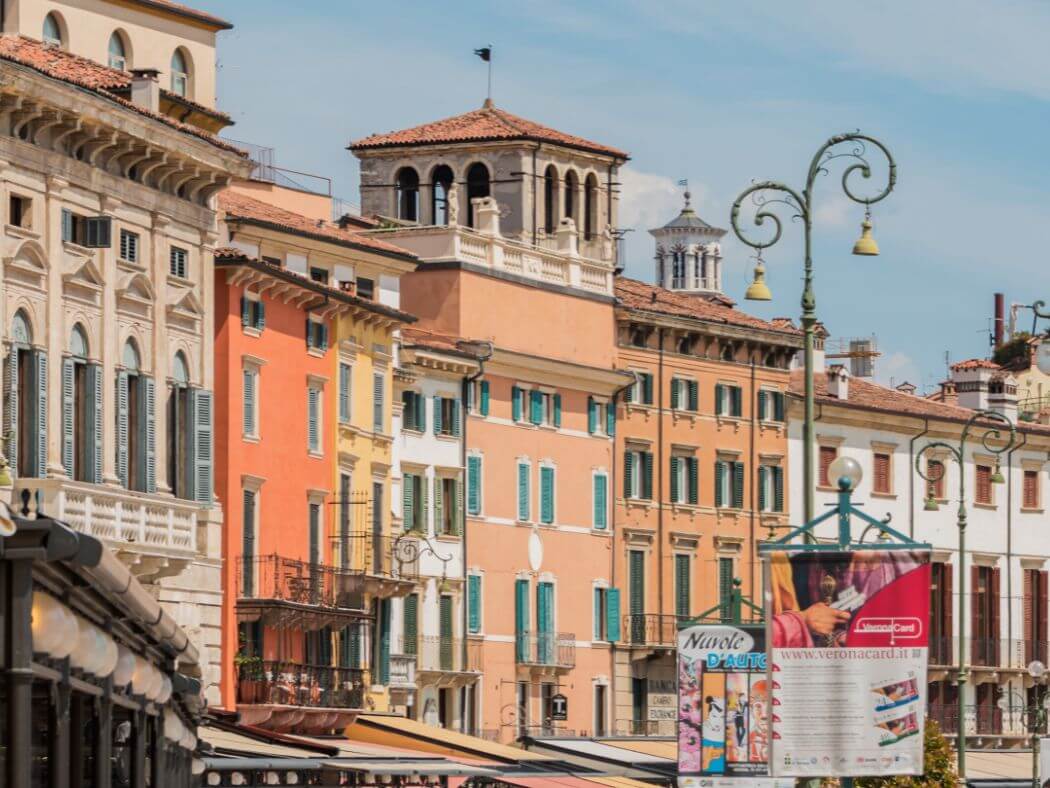 Piazza Bra Verona color Fachadas edificios