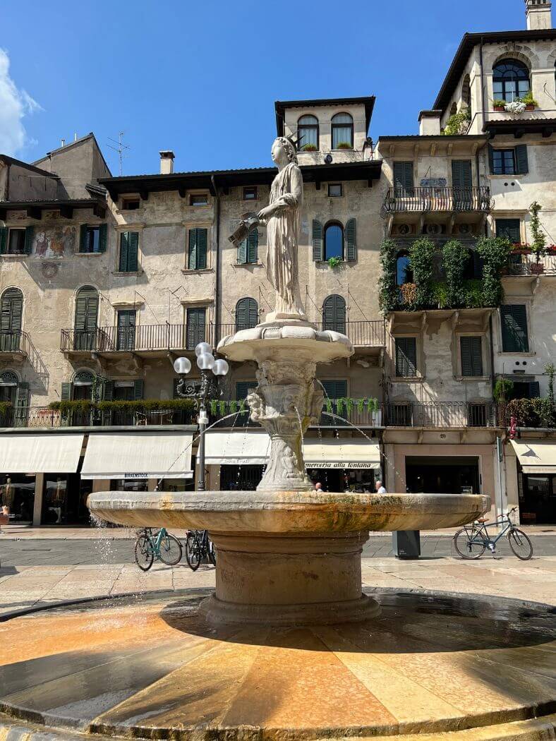 piazza erbe venezia fountain