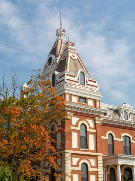 historic-Livingston-county-courthouse-Pontiac-Illinois